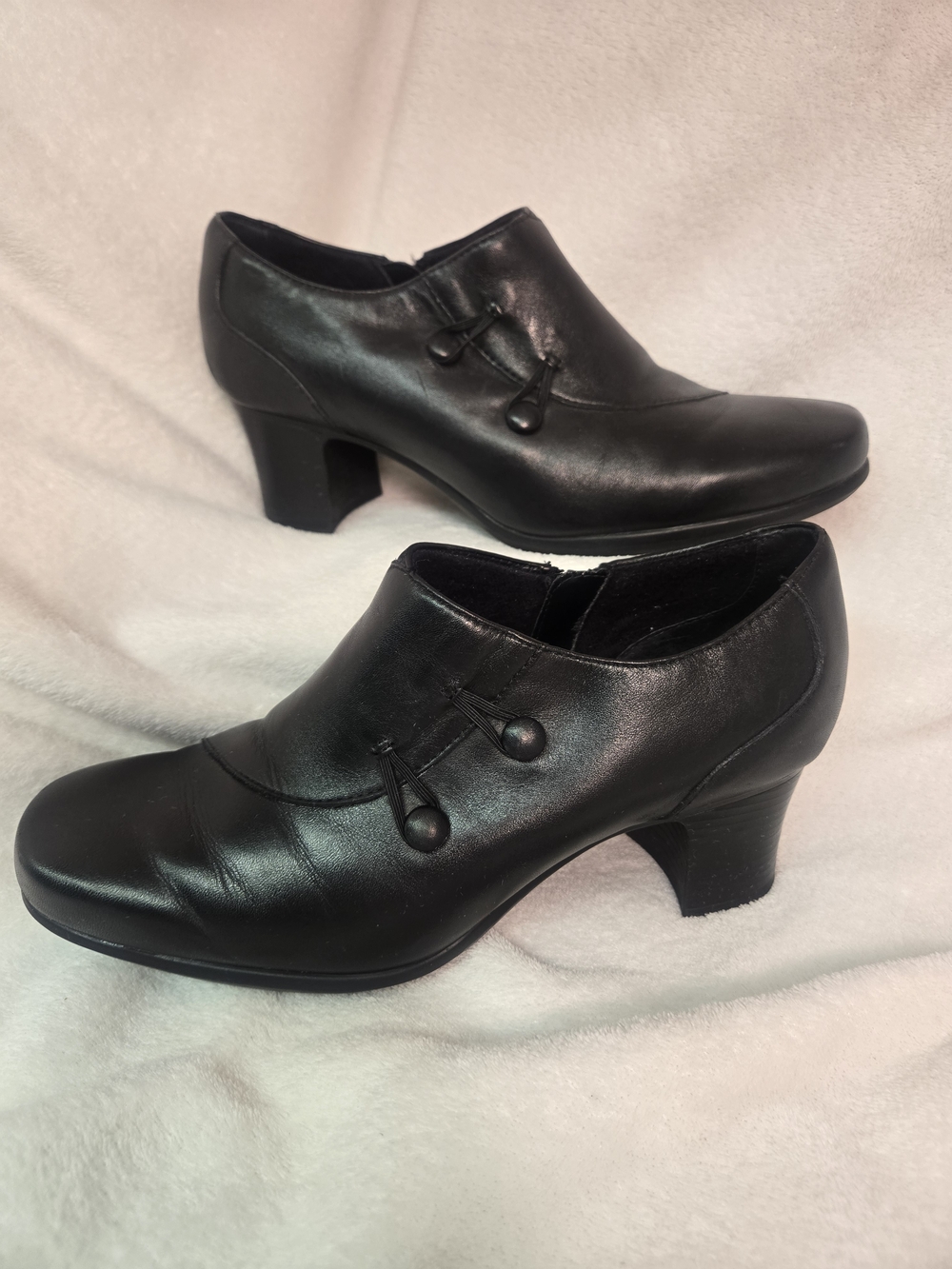 Clarks Black Leather Mid Heel Dress Shoes 7 1/2 W